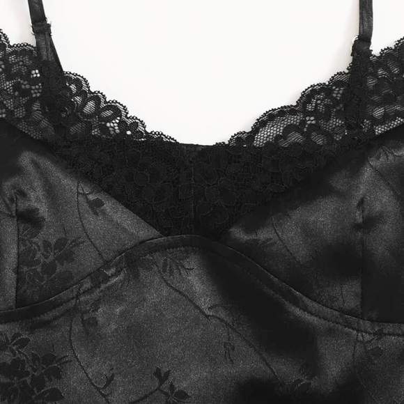 Crop satin cami with lace - Picture 3 of 8